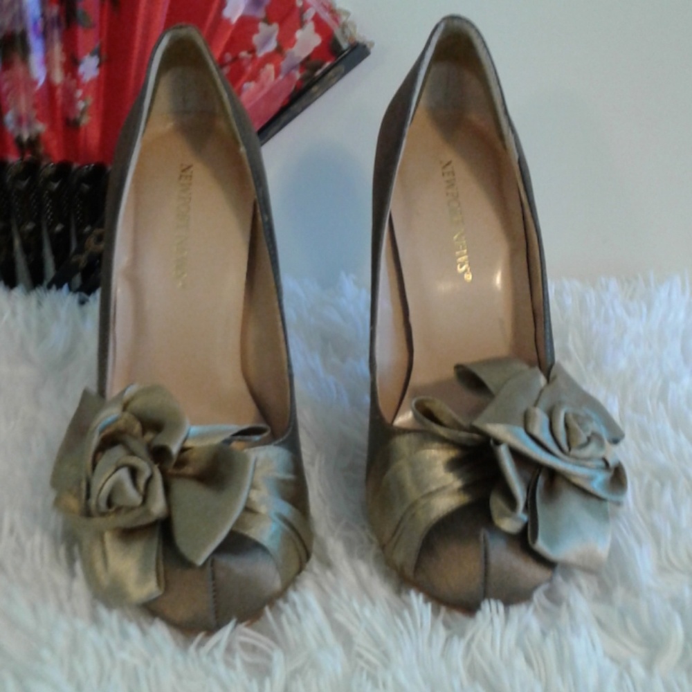 Gold high heeled satin shoe with rosette on front